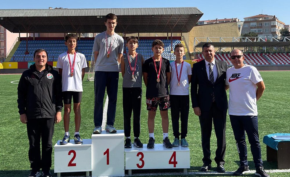 Çorlu'da Cumhuriyet Bayramı İçin Kıyasıya Atletizm Yarışı