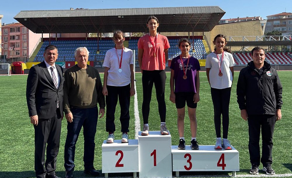 Çorlu'da Cumhuriyet Bayramı İçin Kıyasıya Atletizm Yarışı