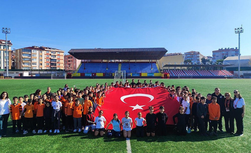 Çorlu'da Cumhuriyet Bayramı İçin Kıyasıya Atletizm Yarışı