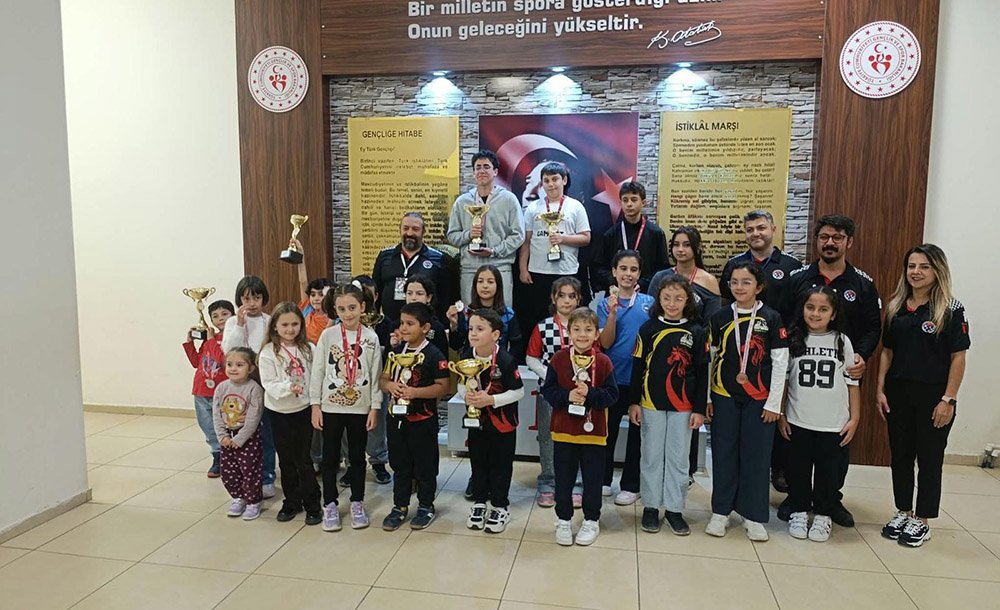 Çorlu'da Cumhuriyet Bayramı Satranç Turnuvası Heyecanı