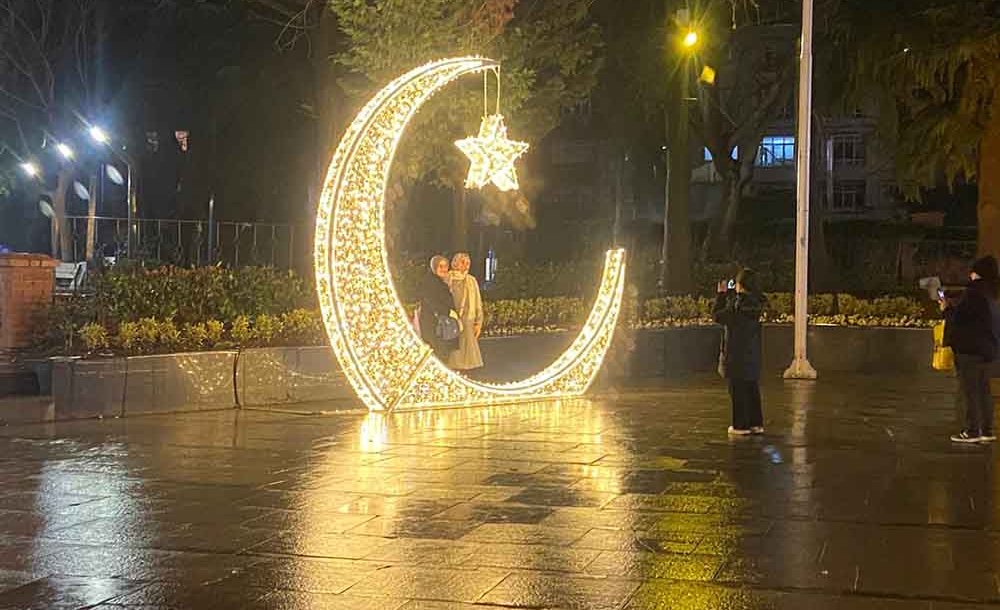 Çorlu'da Meydanlar Ramazan Işıklarıyla Aydınlandı