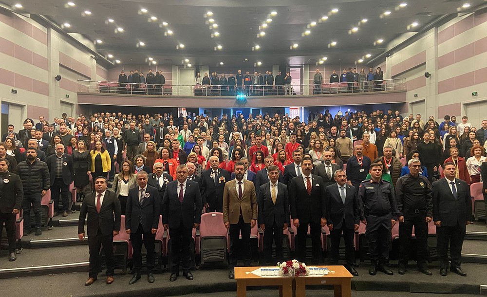 Çorlu'da Öğretmenler Günü Kutlandi 