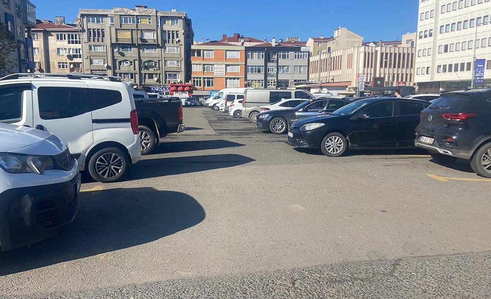 Çorlu'da Otoparklar Yetersiz Kalıyor 