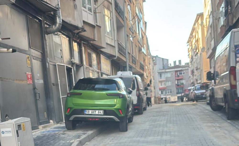 Çorlu'da Yayalar Yola Mahkûm