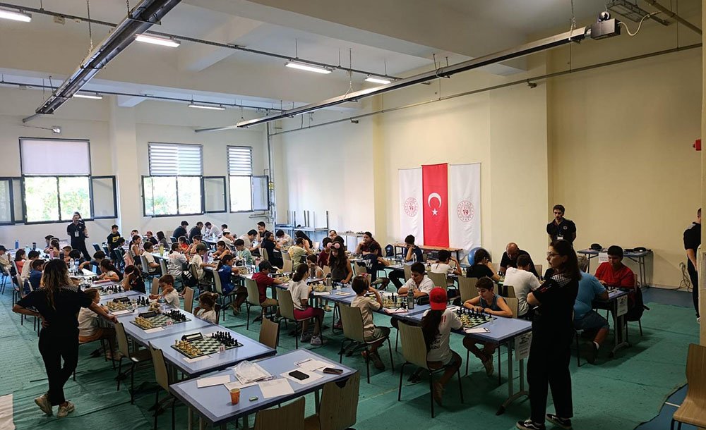 Çorlu'da Zafer Bayramı Satranç Turnuvası Heyecanı