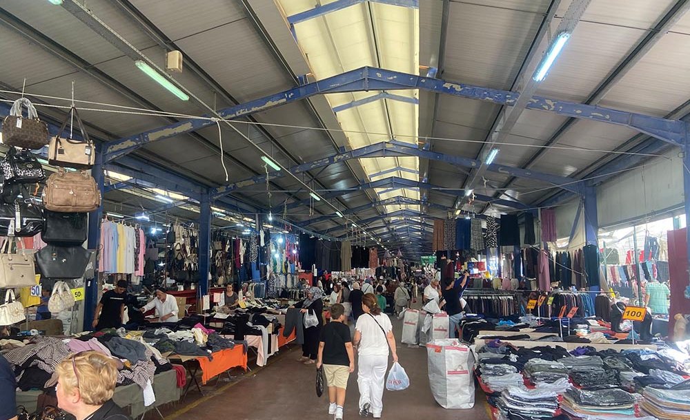 Cuma Pazarında Alışveriş Yoğunluğu
