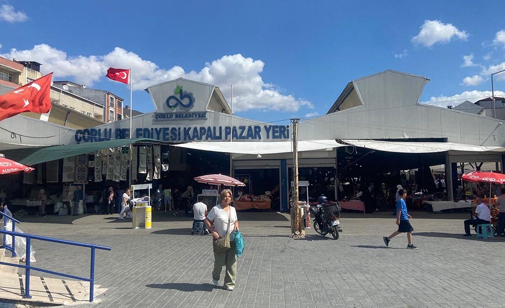 Cuma Pazarında Alışveriş Yoğunluğu