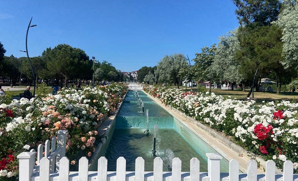 Cumhuriyet Parkı Rengârenk 