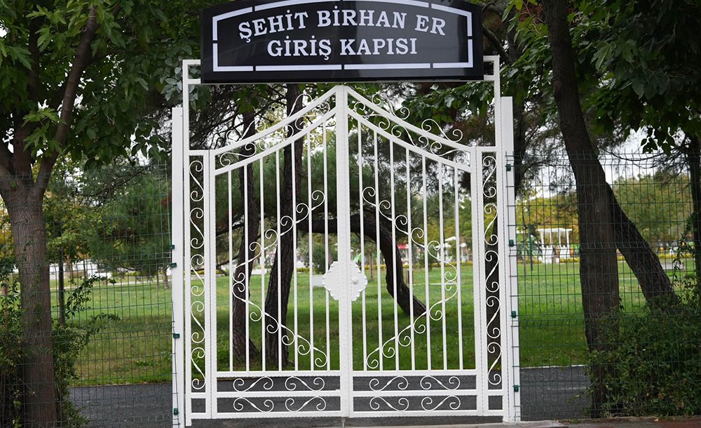 Cumhuri̇yet Parkı'nın Gi̇ri̇ş Kapısına Şehi̇di̇n İsmi̇ Veri̇ldi̇