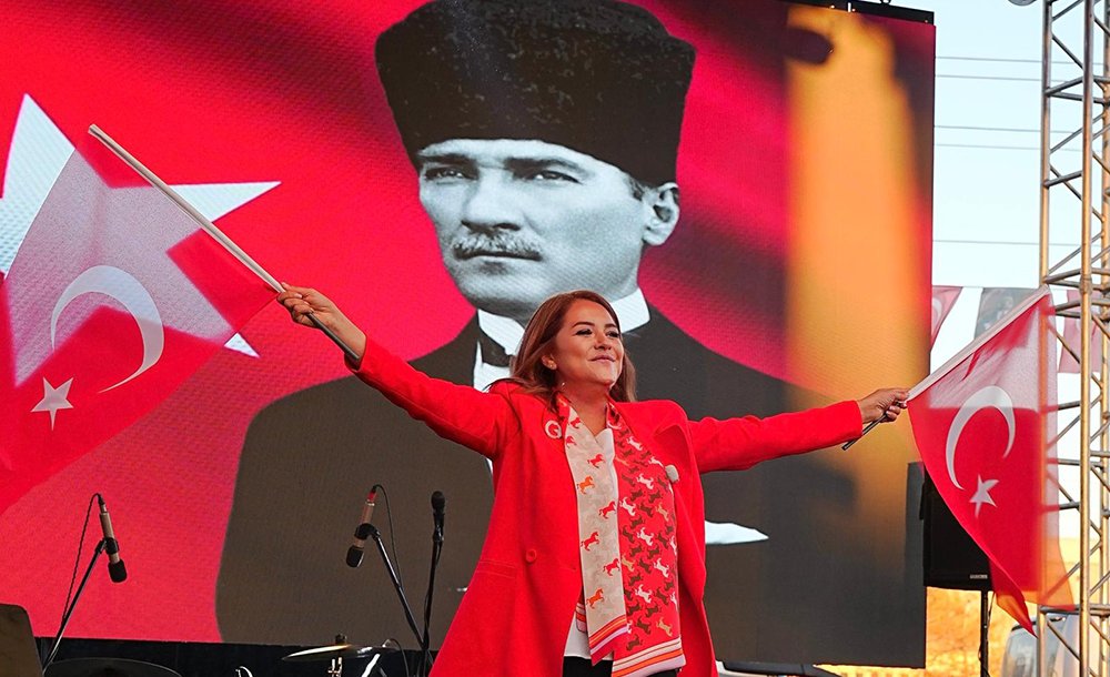 “Cumhuriyetin Işığıyla Aydınlanıyoruz, Gururla Yürüyoruz”