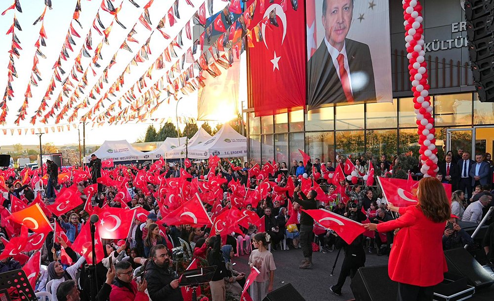 “Cumhuriyetin Işığıyla Aydınlanıyoruz, Gururla Yürüyoruz”