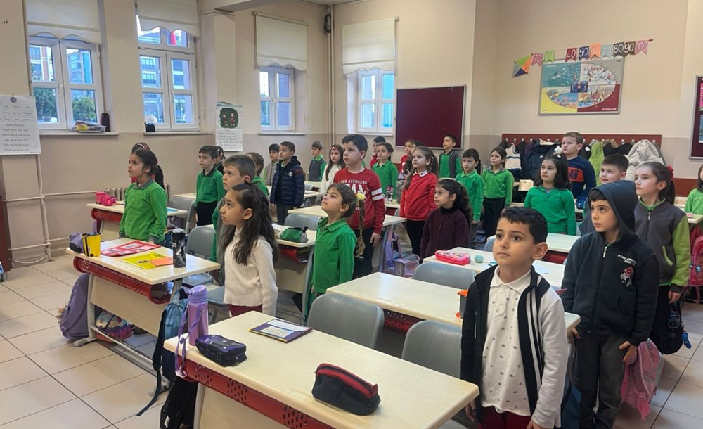 Depremde Hayatını Kaybedenler İçin Saygı Duruşunda Bulunuldu 