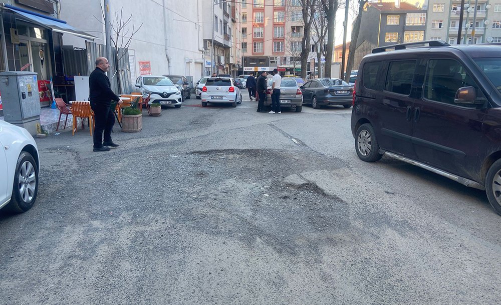 Derinleşen Çukuru Belediye Görmüyor Mu?