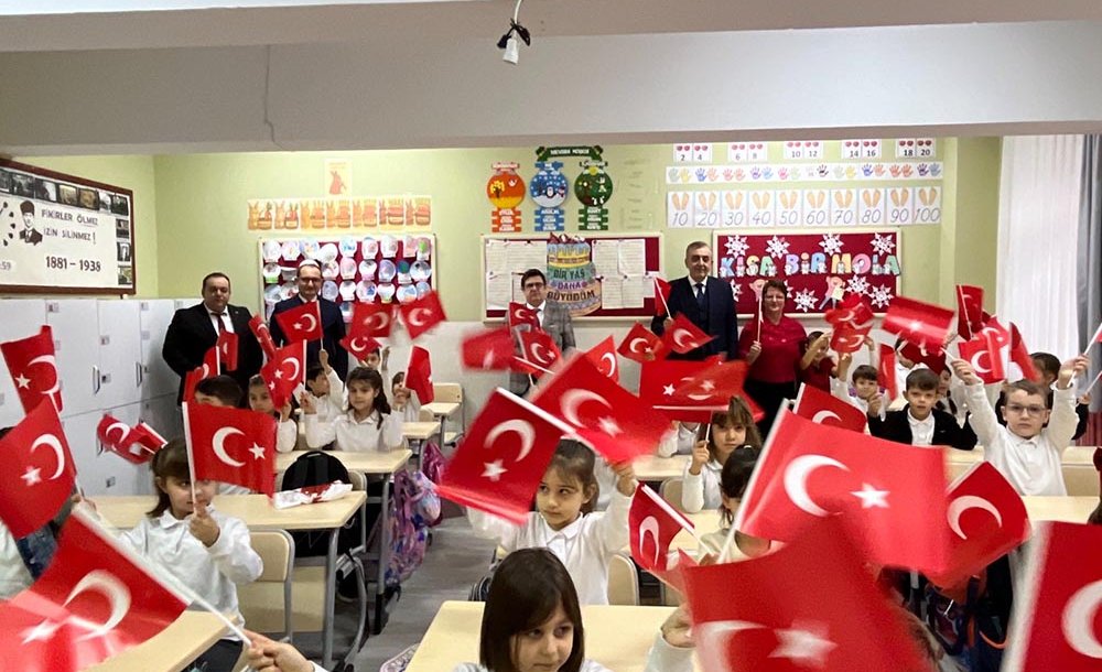 Ders Zili ‘Bayrak Sevgisi' İle Çaldı