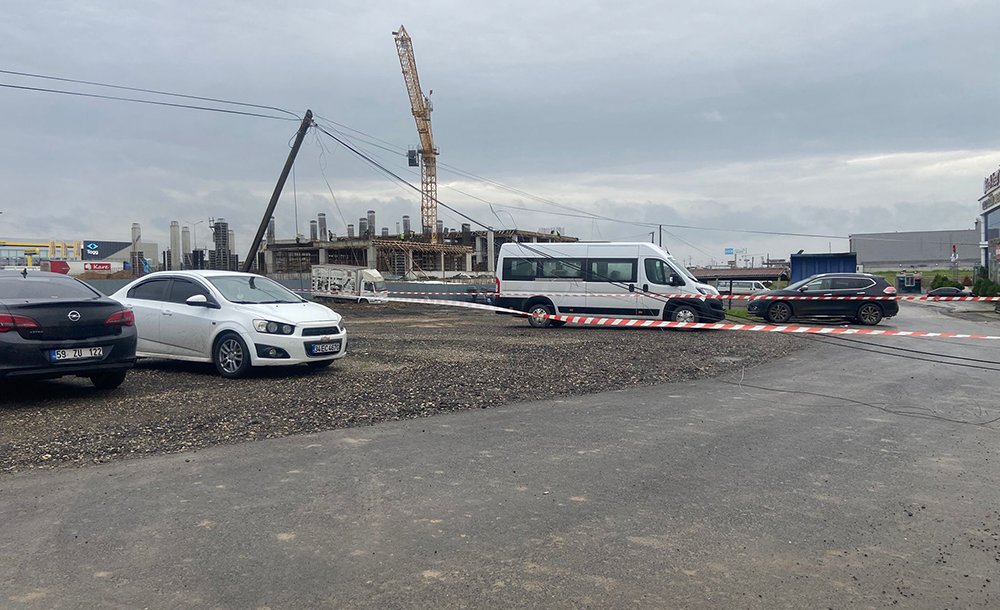 Di̇rek Yan Yatti, Teller Yolu Kapatti