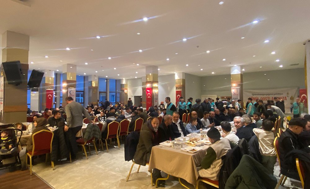 Dünya Yetimler Gününde Anlamlı İftar 