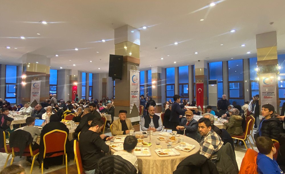 Dünya Yetimler Gününde Anlamlı İftar 