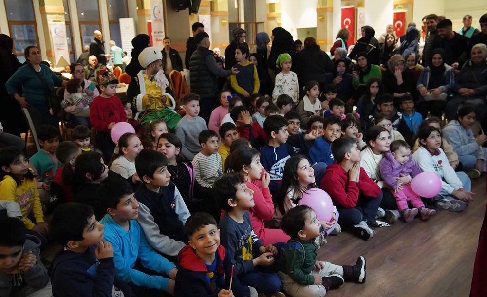 Dünya Yetimler Gününde Anlamlı İftar 