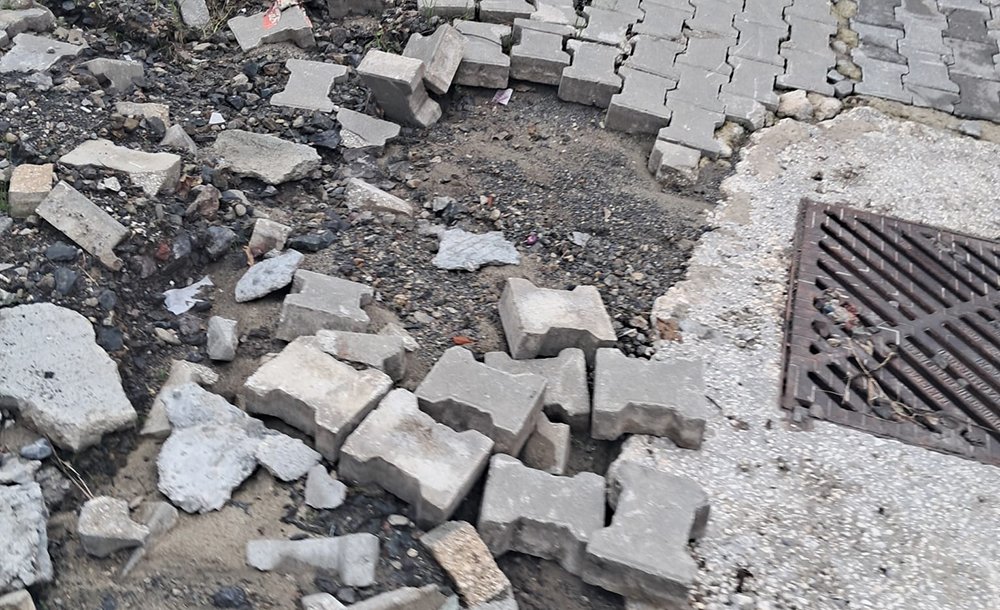 Dutluk Sokak'ta Yolun Durumu Tepki Çekiyor