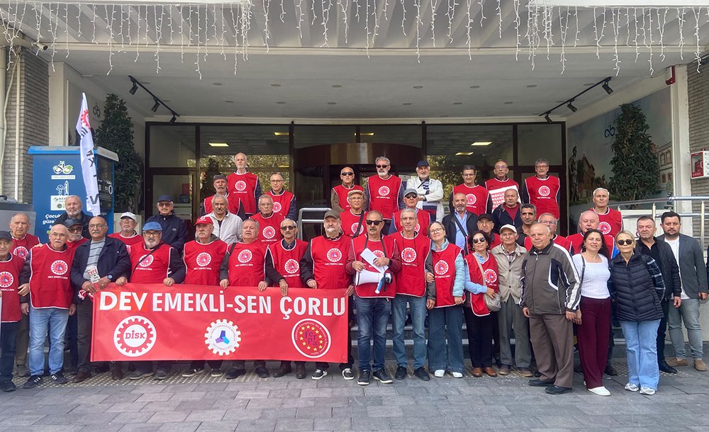 Emekliler Meydana Çıkıp Sorunlarını Anlattı