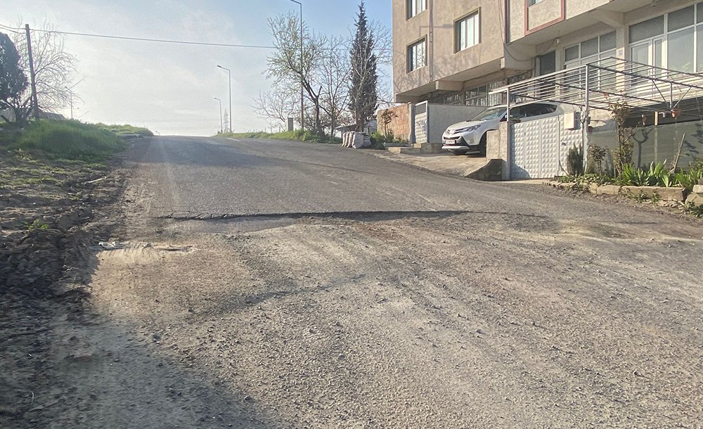 Emirgan Caddesi Hizmet Bekliyor!