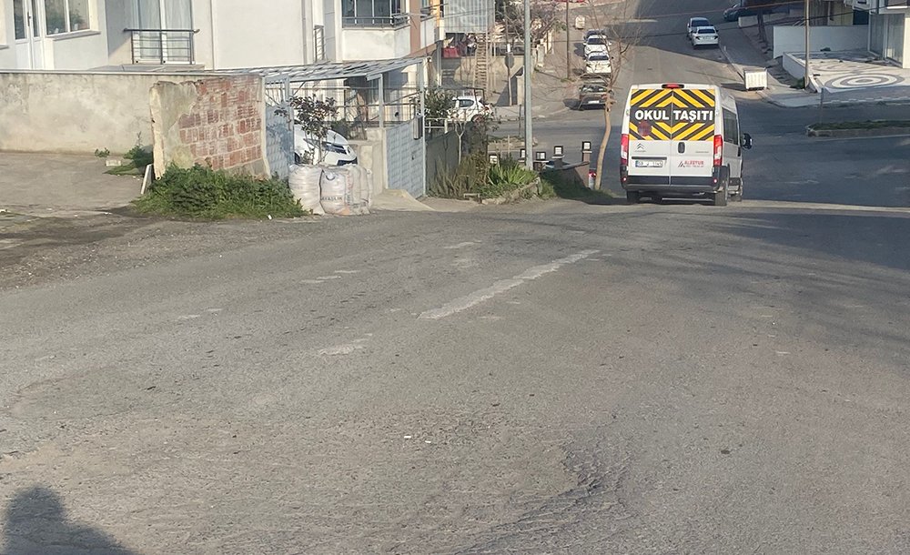 Emirgan Caddesi Hizmet Bekliyor!