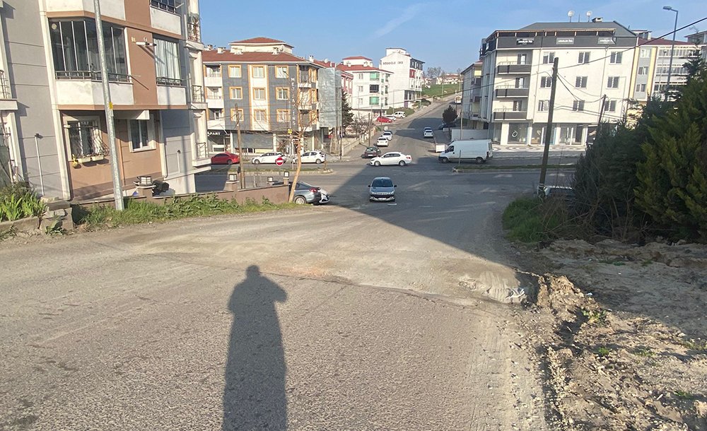 Emirgan Caddesi Hizmet Bekliyor!