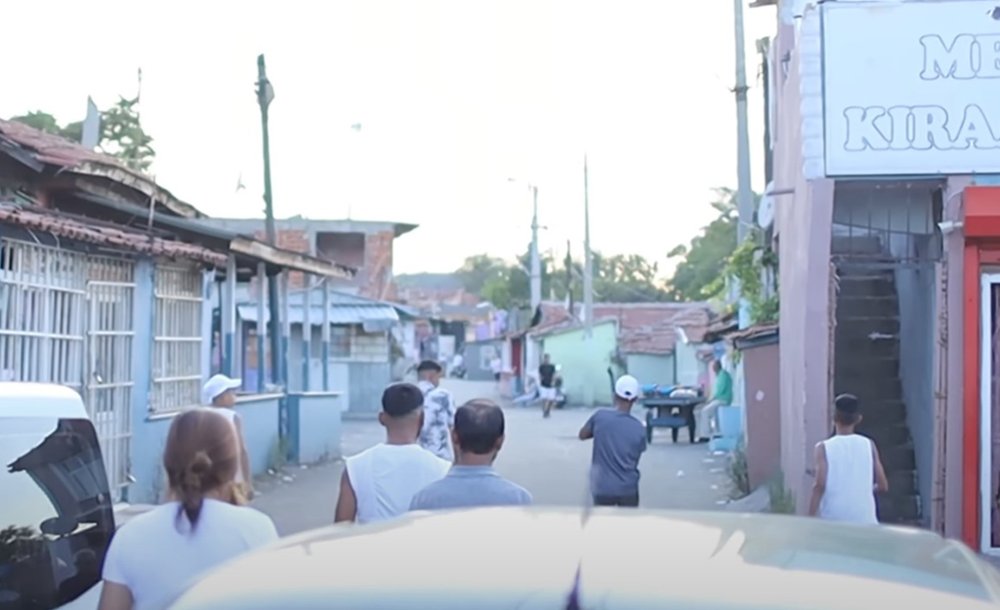 Emniyet Hemen Hareket Geçti Gözaltına Aldı 