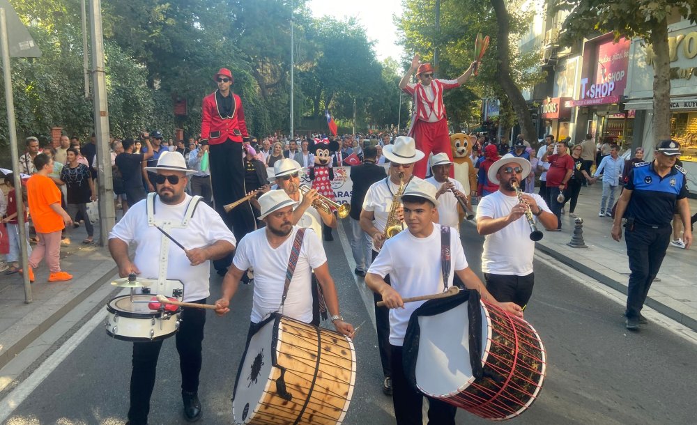 Festivalde Renkli Görüntüler Oluştu