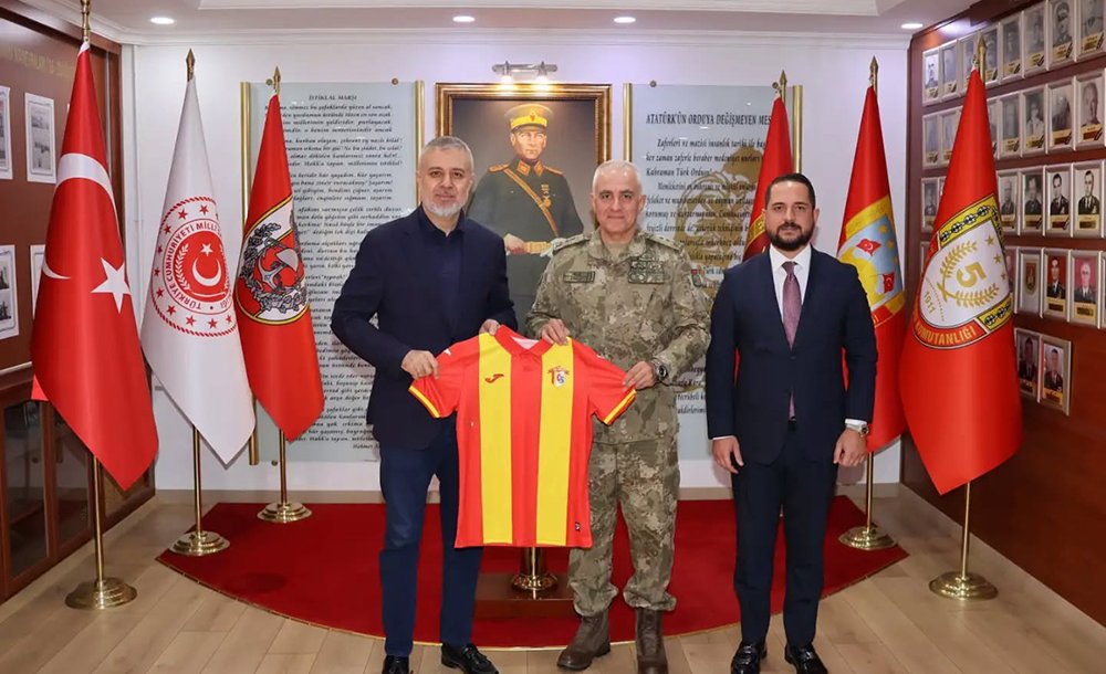 Gazi Ala Paşa'ya Forma Hediye Edildi 