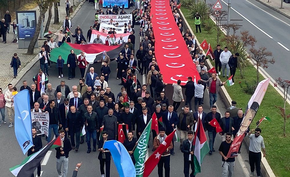 Gazze İçin Binlerce Kişi Yürüdü 