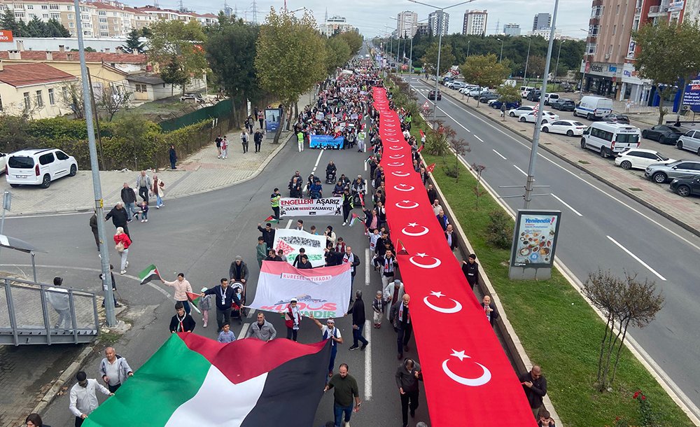 Gazze İçin Binlerce Kişi Yürüdü 