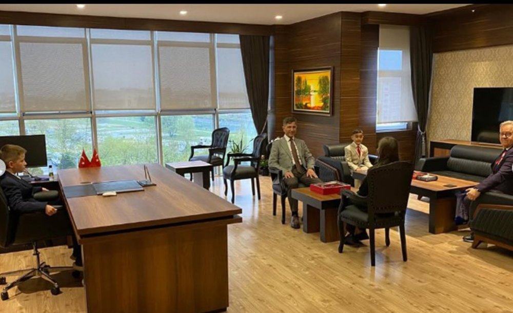 Geleceğin Yöneticileri ‘Temsili' Koltuklara Oturdu 