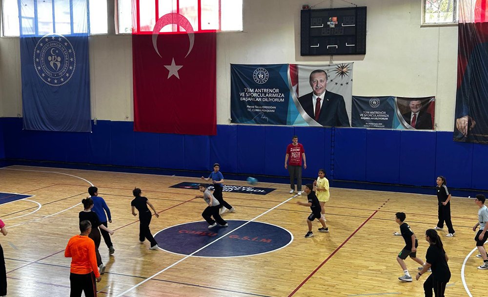 Geleneksel Çocuk Oyunlari Etki̇nli̇ği̇ Düzenlendi̇ 
