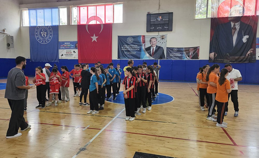 Geleneksel Çocuk Oyunları Karşılaşmaları Sona Erdi 