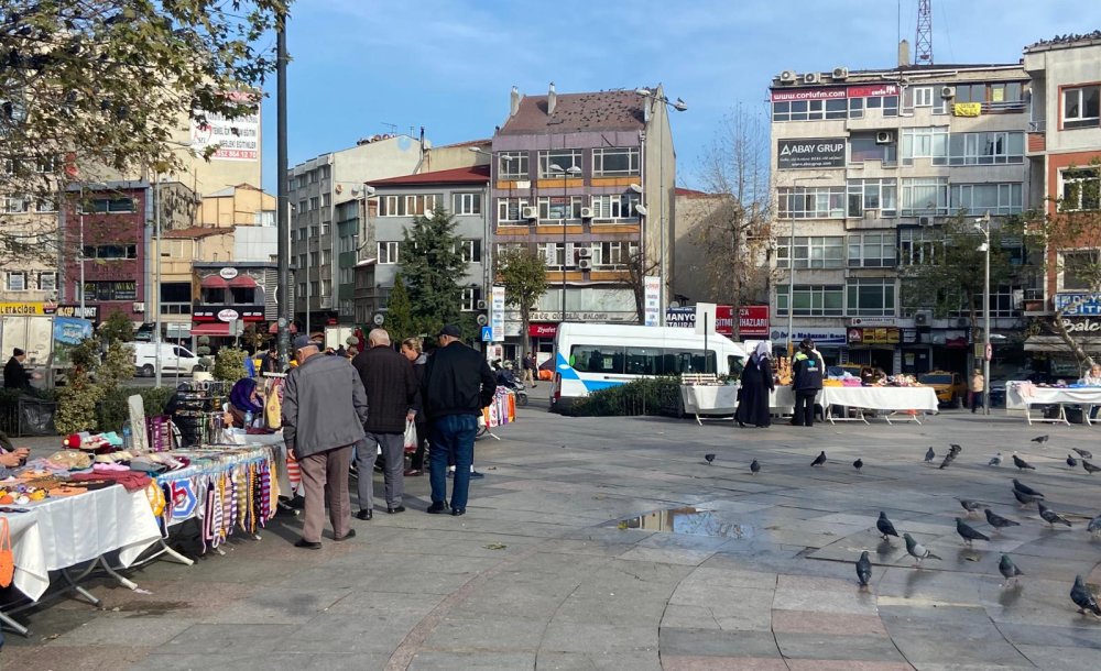 Hanımeli Çarşısı Cumhuriyet Meydanı'na Kuruldu 