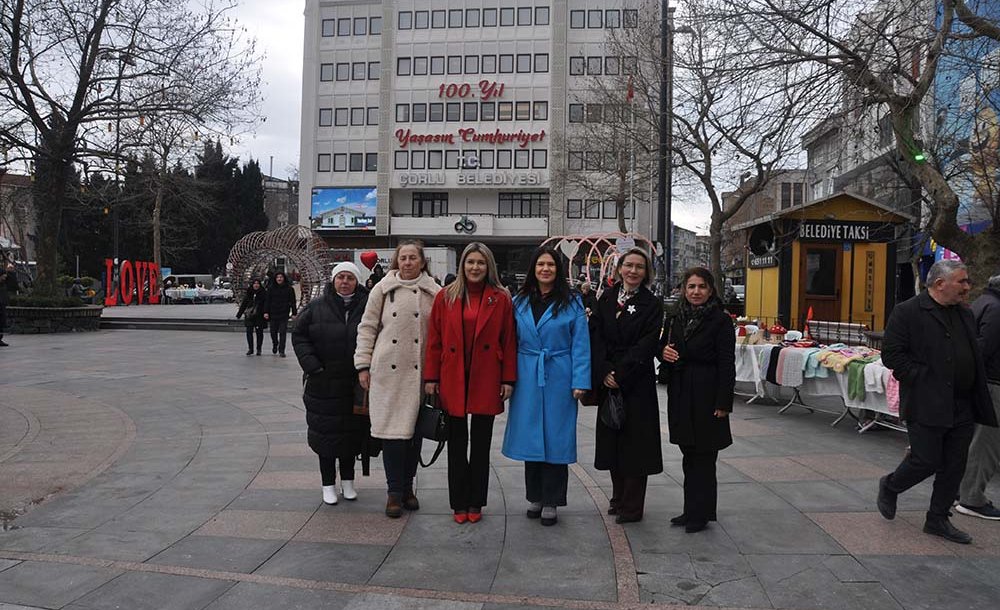 Hanımeli Çarşısı Cumhuriyet Meydanı'nda Kuruldu 