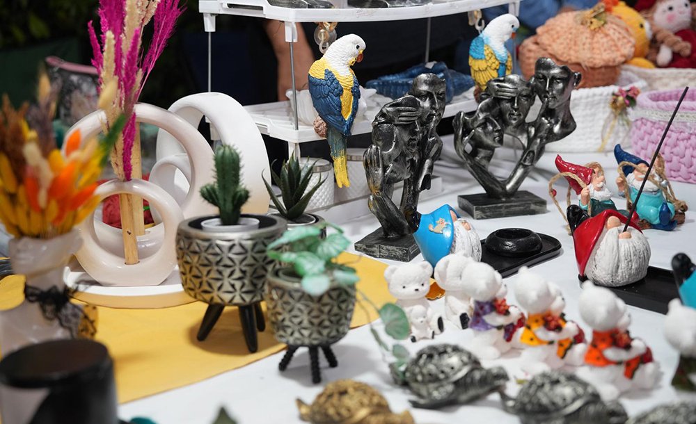 Hanimeli̇ Çarşisi Nazim Hi̇kmet Ran Parkinda Açildi