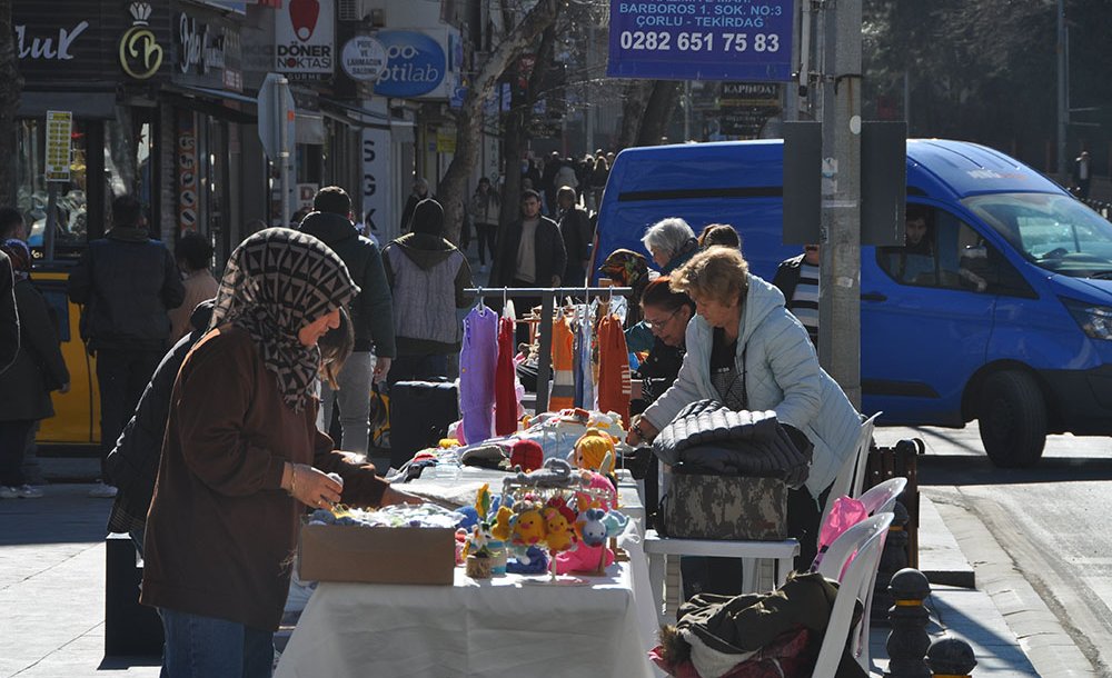 Hanımeli Çarşısı Omurtak Caddesi'ne Kuruldu 