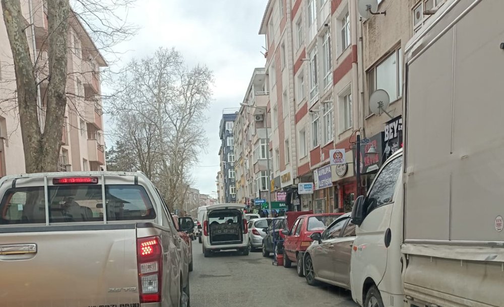 Hatalı Parklanma Trafiği Felç Ediyor 