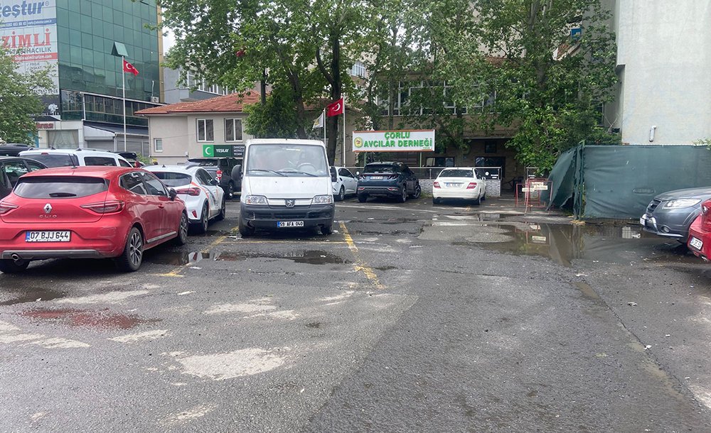 Her Yağmurda Otopark Göle Dönüyor