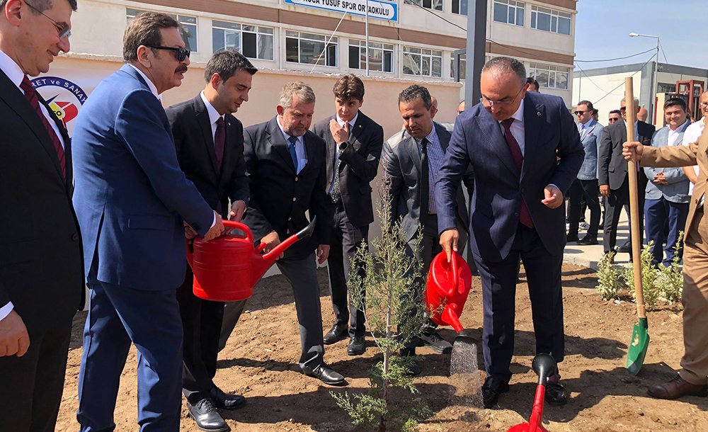 Hi̇sarciklioğlu Okul Açilişina Katildi 