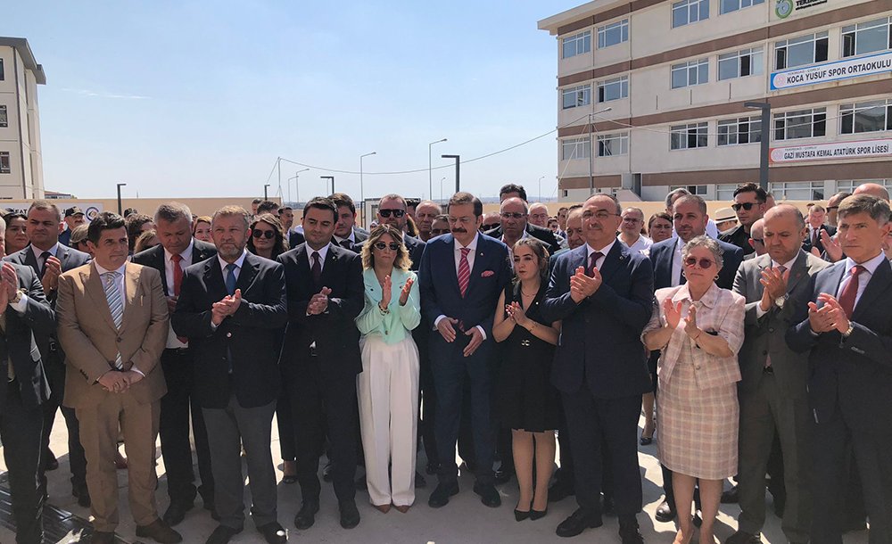 Hi̇sarciklioğlu Okul Açilişina Katildi 