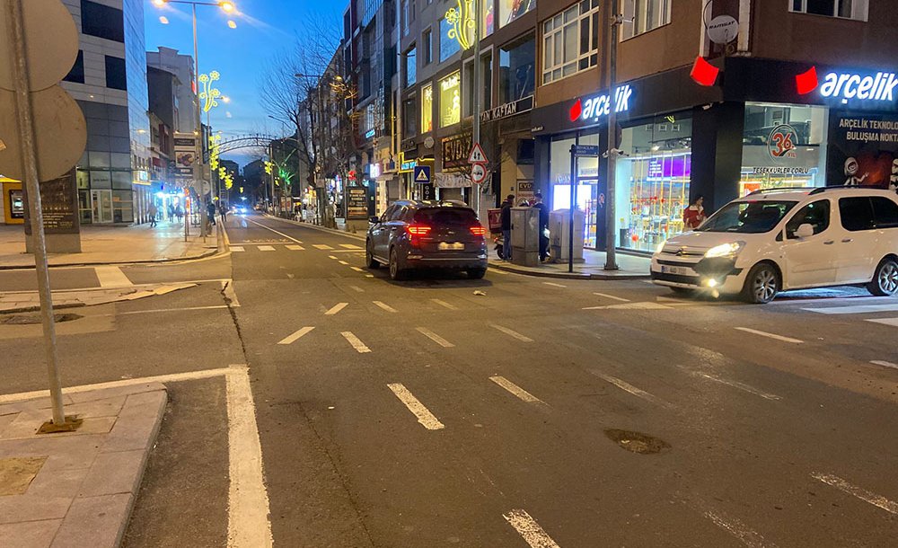 İftar Saati Sokaklar, Meydanlar Bomboş