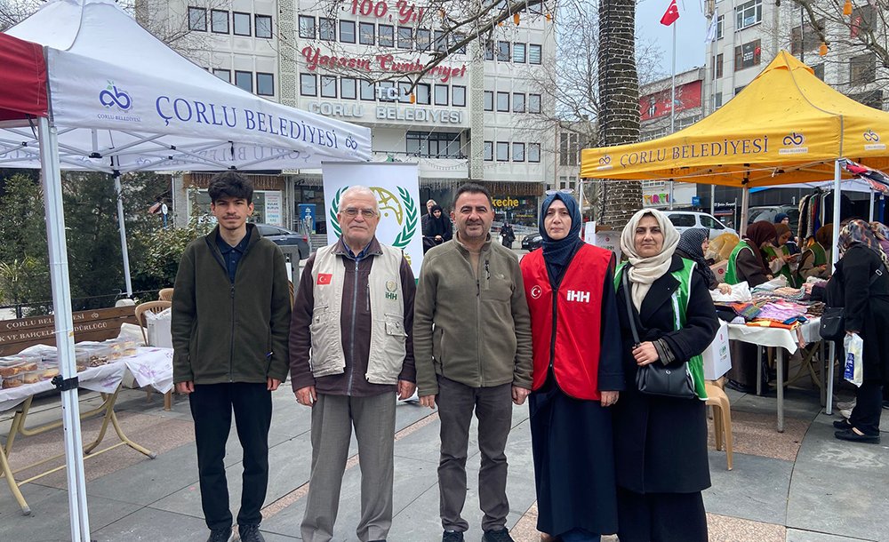 İhh Gazze İçin Hayır Çarşısı Kurdu