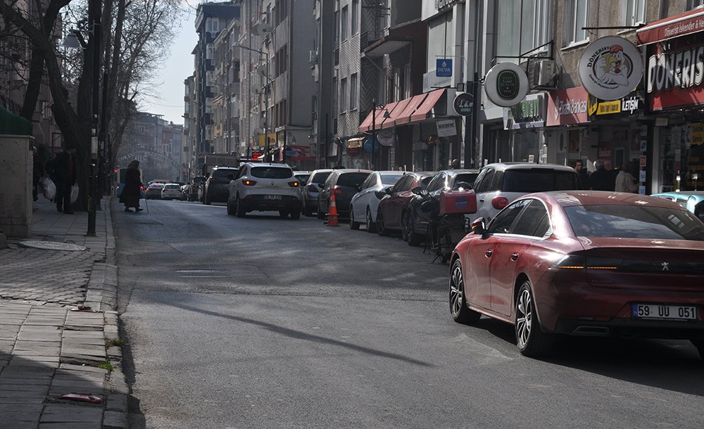 İki Sıralı Parklanma Trafiği Olumsuz Etkiliyor!