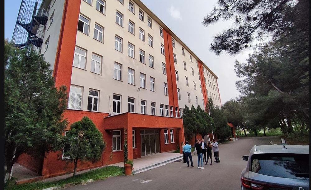 İki Yıldır Yıkılmayı Bekliyor!