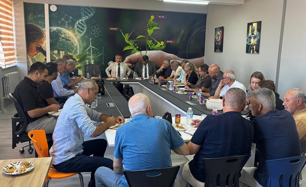 İlkokul Yöneticileri Toplandı 