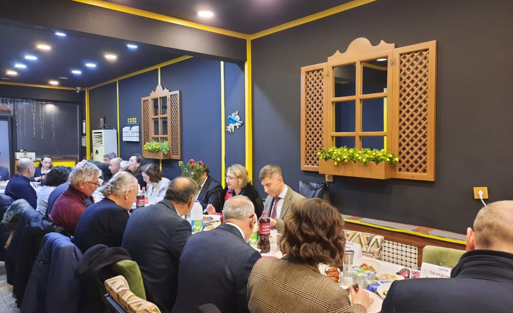 İmece Derneği̇ Yilsonu Değerlendi̇rme Yemeği̇ Düzenledi̇ 