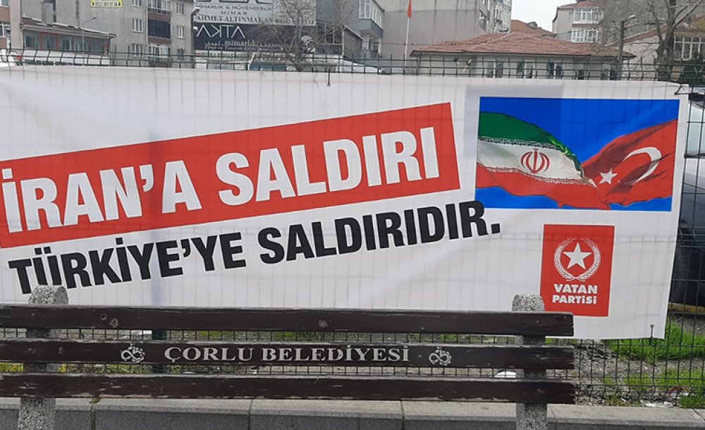 İran'a Destek Pankartları Astılar